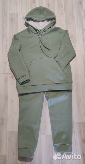 Женский спортивный костюм