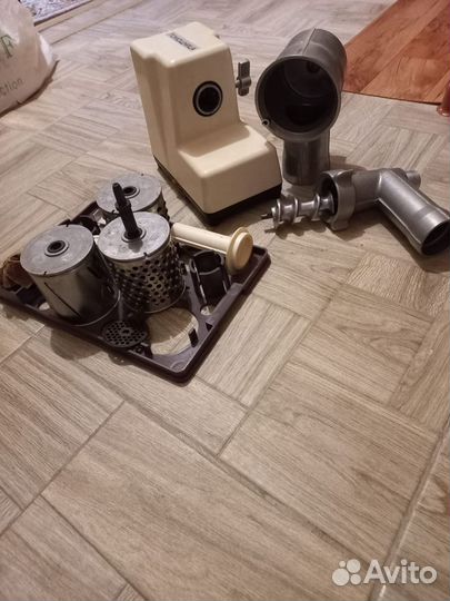 Электромясорубка СССР Помощница. эмш-36/120-4