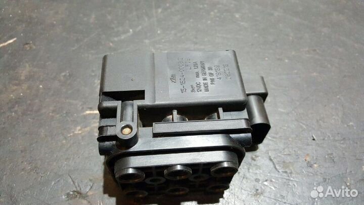 Блок клапанов пневмоподвески Porsche Cayenne 957