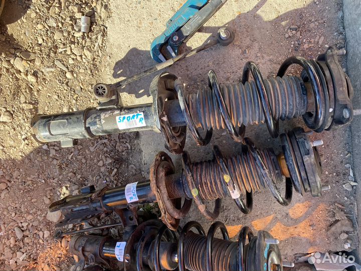 Стойка амортизатор Хендай Туксон 3 (15-23г)