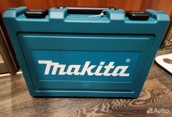 Перфоратор Makita HR 2470