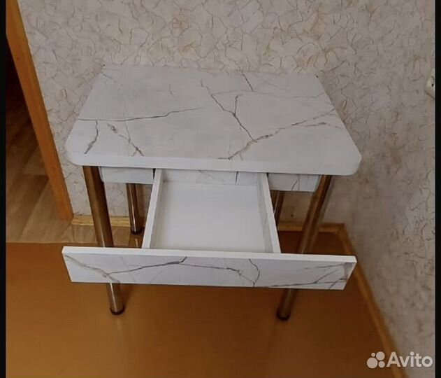 Стол кухонный