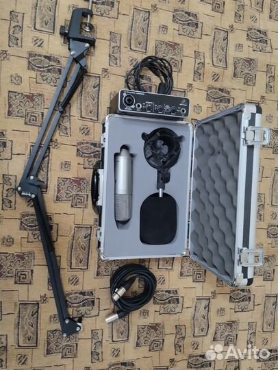 Студийный конденсаторный микрофон