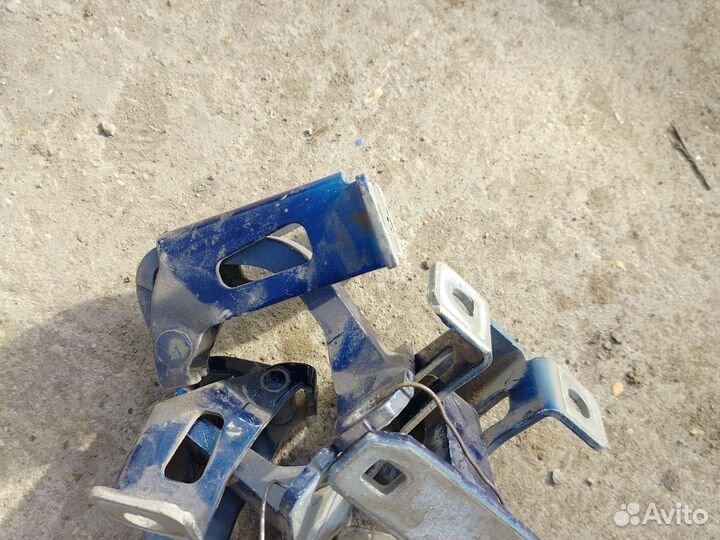 Петля двери багажника LADA Largus