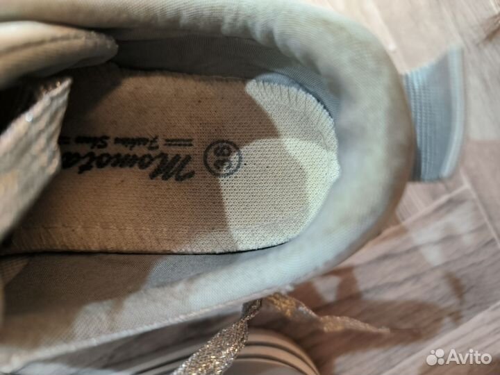 Кроссовки женские