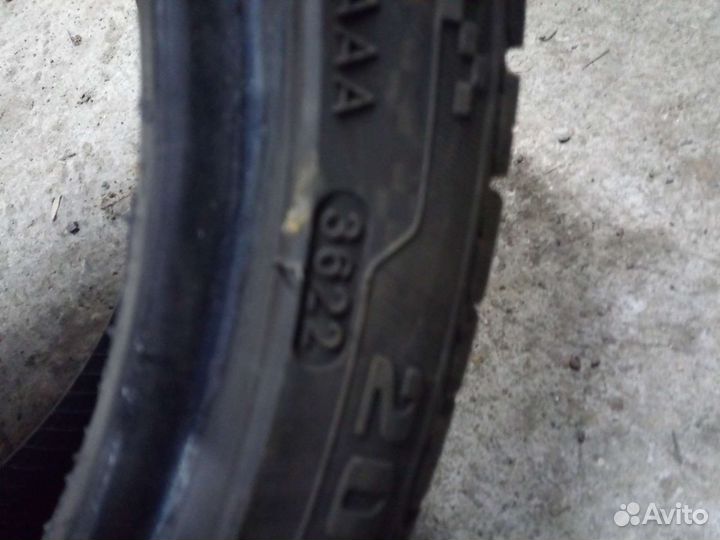 Royal Black Royal Performance 205/40 R17