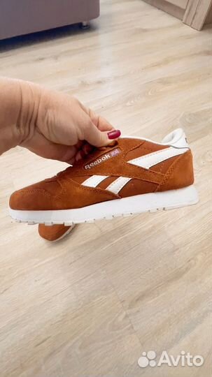 Кроссовки женские новые