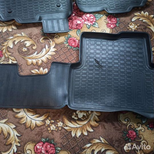 Автомобильные коврики резиновые