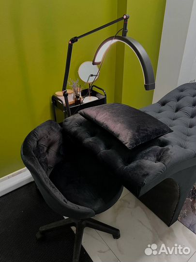 Мастер по наращиванию ресниц