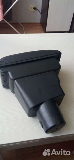 Подлокотник LADA x-ray