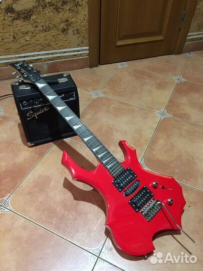 Электрогитара Irin с комбо Fender Squier и набор