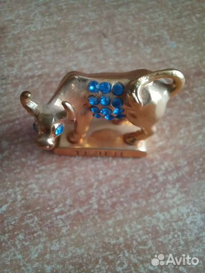 Позолоченная статуэтка Телец