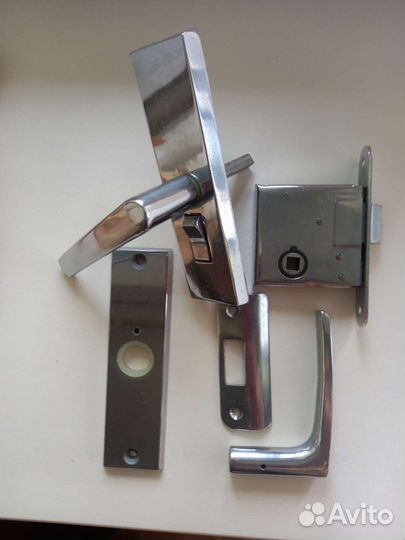 Замок дверной