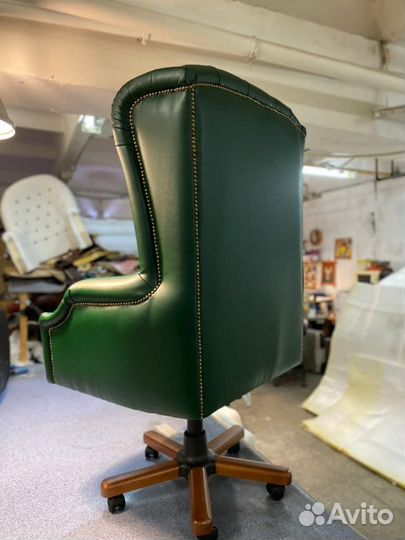 Офисное кресло