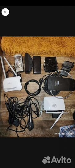 Провода, роутер, микрофон, тройник