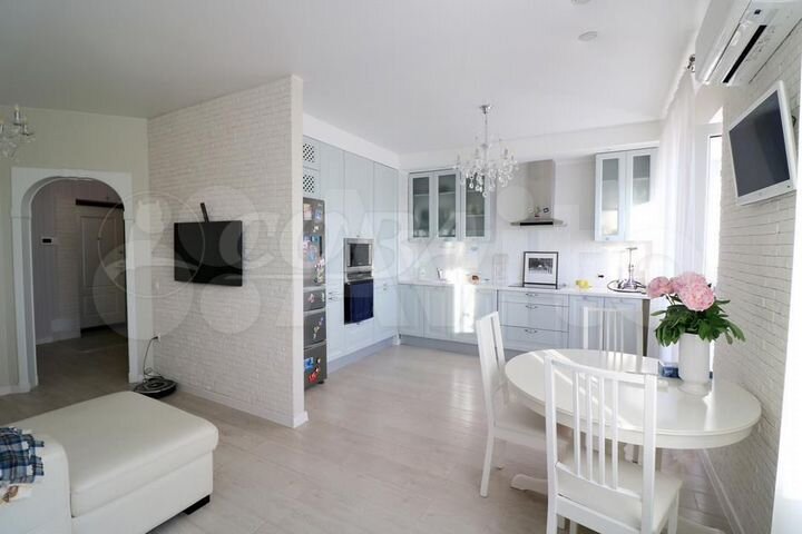 2-к. квартира, 90 м², 13/16 эт.