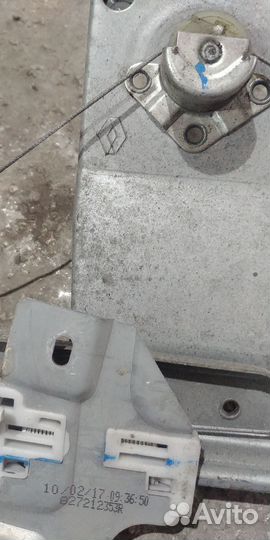 Задний левый стеклоподъемник Renault duster1