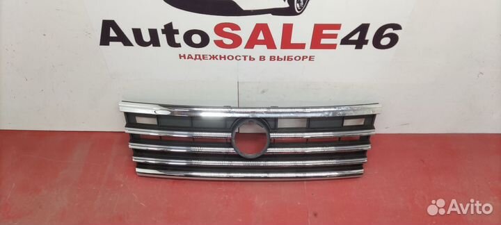 Решетка радиатора Volkswagen Touareg 3