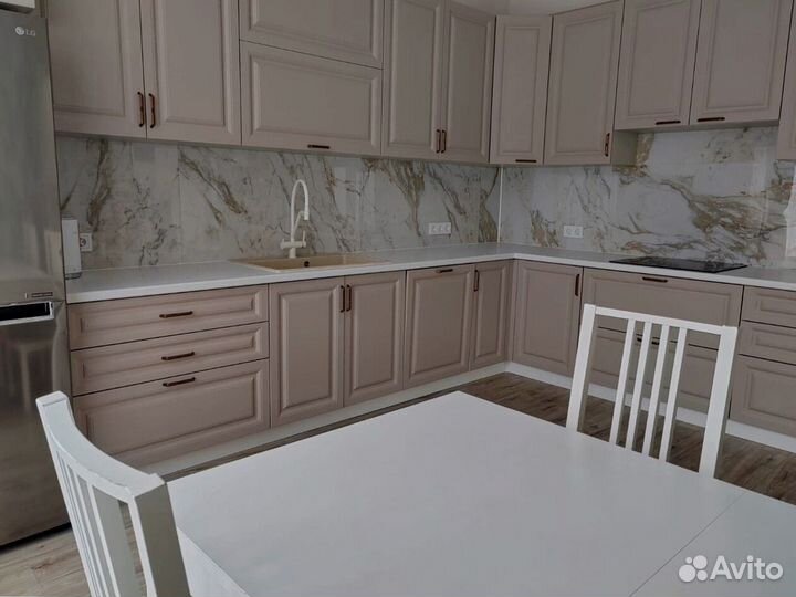 Кухня под потолок на заказ