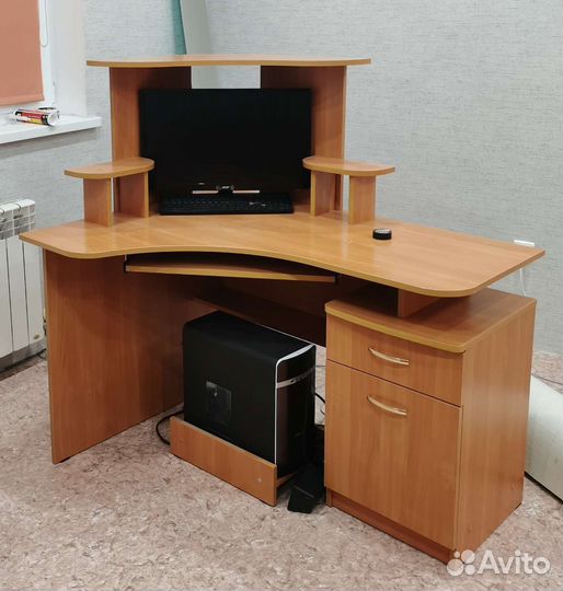 Компьютерный стол