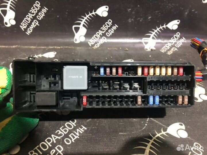 Блок предохранителей салонный Ford Focus 3 хетчбэк