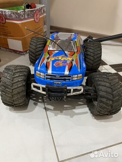 Машина на радиоуправлении с двигатель