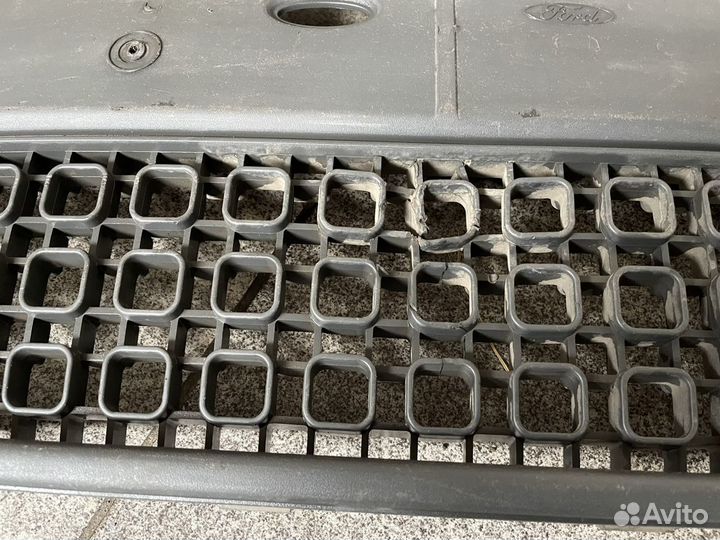 Решетка переднего бампера Ford Fusion 2002-2012