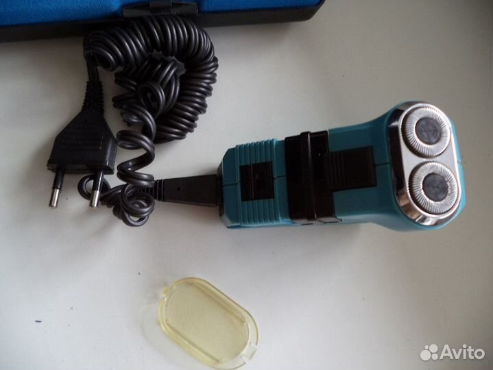 3 электробритвы + 1 заводная времен СССР