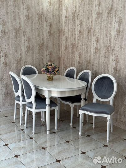 Стол и стулья