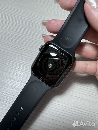 Умные часы Apple Watch Series 4 44 мм