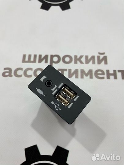 Блок USB Lexus Nx300H F-Sport Z10 2AR 2019