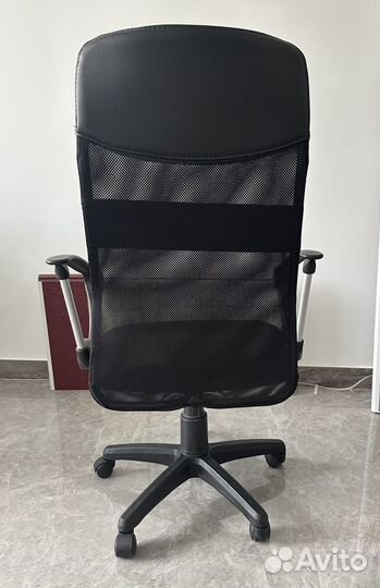 Офисное кресло