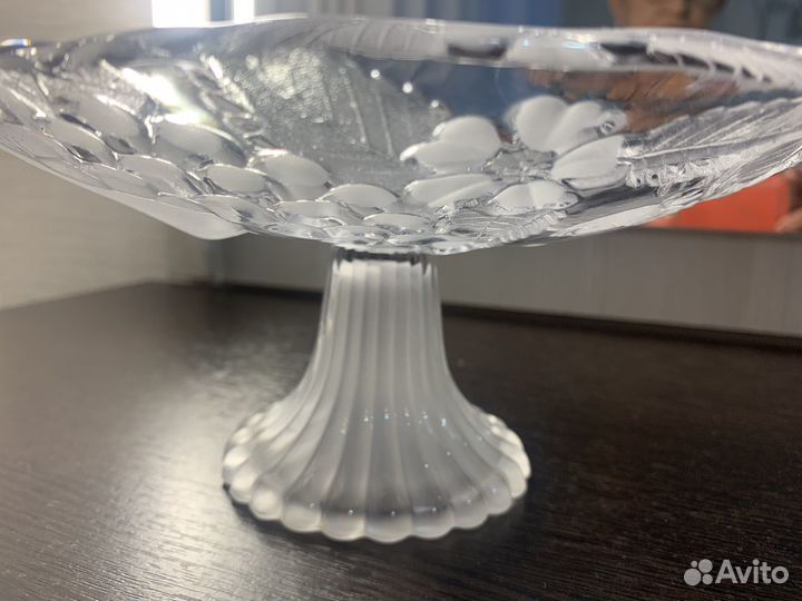 Ваза для фруктов на ножке