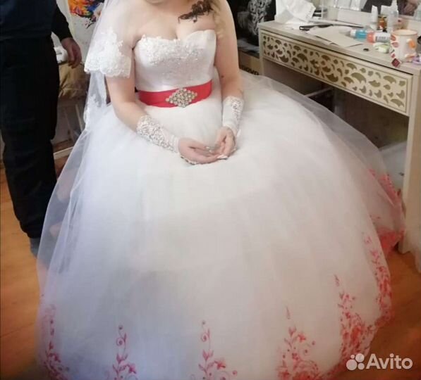 Свадебное платье