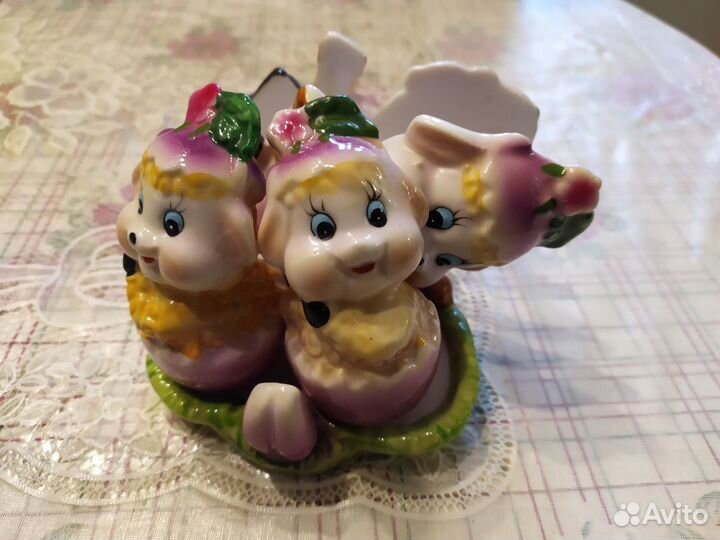 Солонка, перечница и салфетница. Поросятки