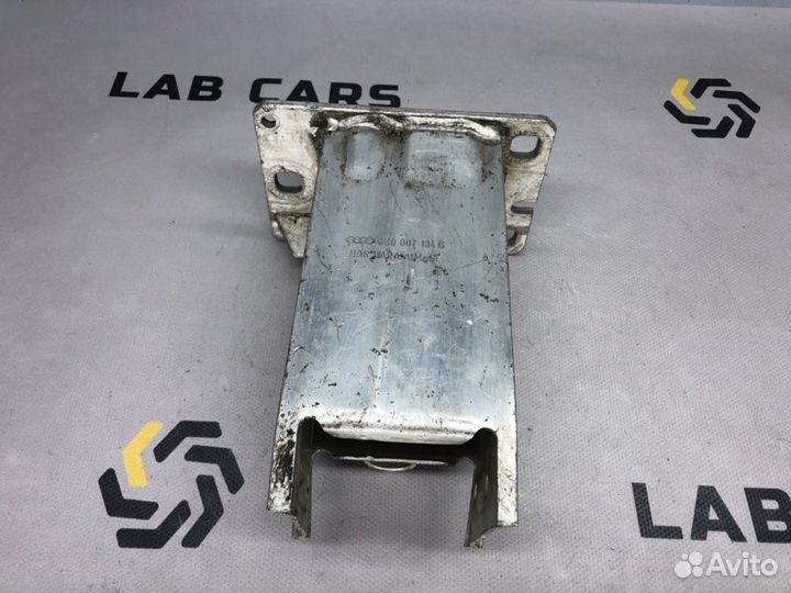 Кронштейн усилителя бампера передний правый Audi