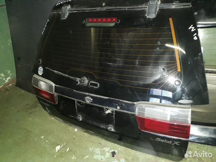 Дверь багажника Nissan Avenir w10