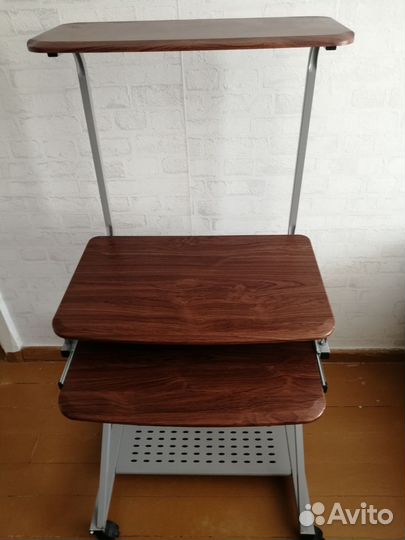 Стол компьютерный