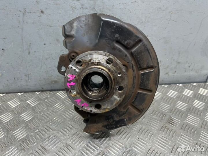 Кулак поворотный левый Audi A1 8X