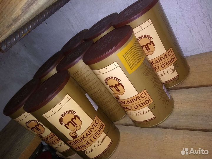 Пустые банки из под кофе