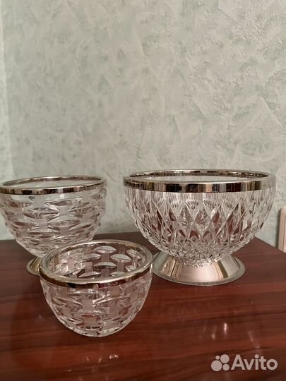Вазы хрустальные большие. Лебеди