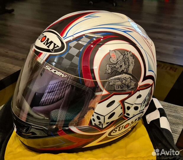 Шлем Suomy
