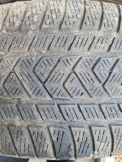 Pirelli Scorpion 275/40 R22