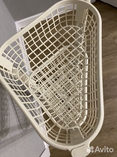 Этажерка на колесиках