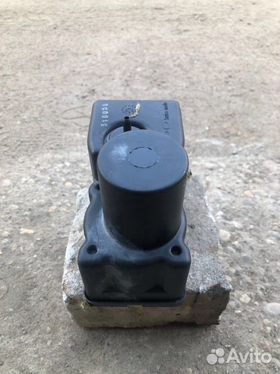 Компрессор центрального замка audi 100 с3