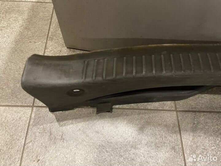 Накладка замка багажника Nissan Qashqai J10