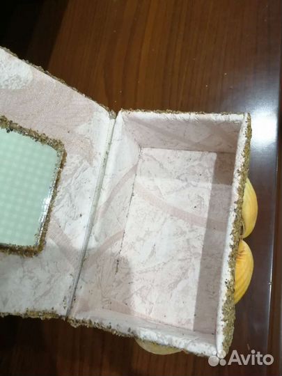 Шкатулка из ракушек