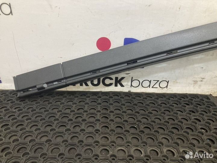 2126889 Накладка стойки двери левая