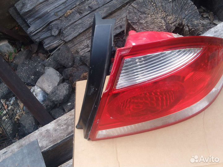 Правый задний фонарь Nissan almera classic b10