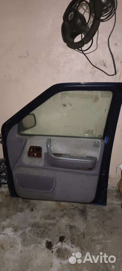 Крыло и дверь на chrysler